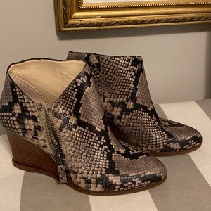 Embossed leather in snake skin print, boot wedges.